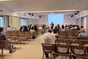 El COPIB asiste al acto de apertura del curso 2025-2026 de la iniciativa What’s Up! Com vas de salut nental