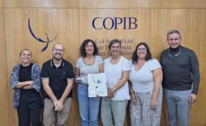 El COPIB reconeix la tasca d'Ascensió Álvarez durant una dècada al capdavant del GT d'Intervenció i atenció psicològica en l'àmbit social